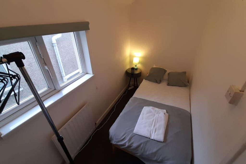 קארדיף Spacious 4 Bedroom, Free Netflix, Central Location מראה חיצוני תמונה