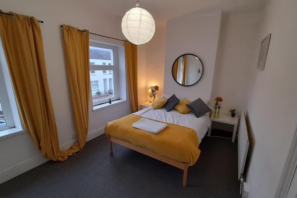 קארדיף Spacious 4 Bedroom, Free Netflix, Central Location מראה חיצוני תמונה