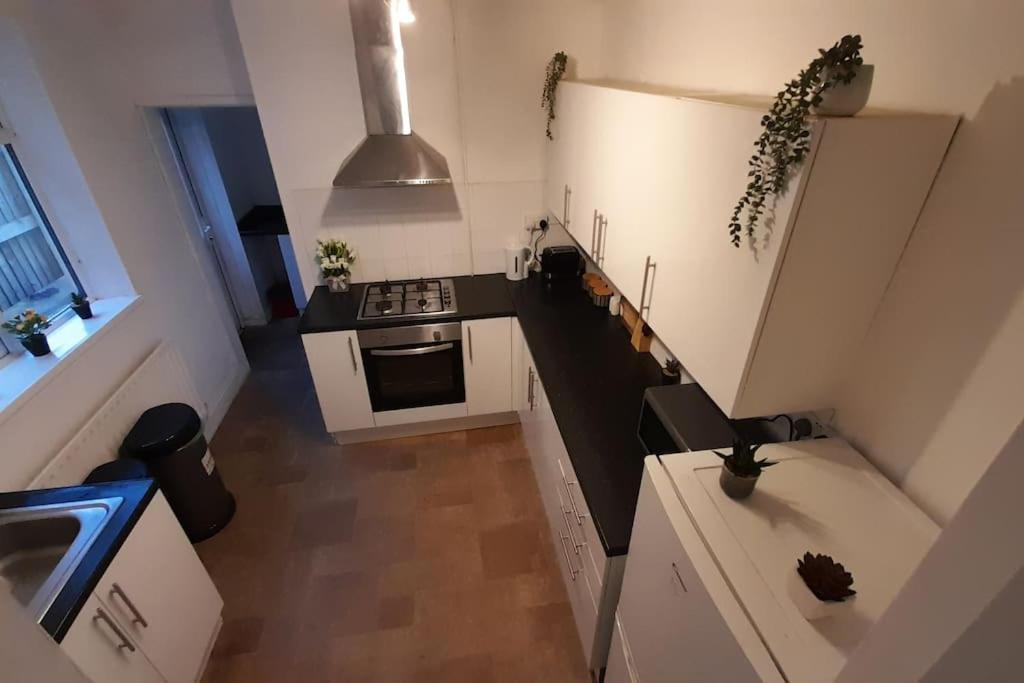 קארדיף Spacious 4 Bedroom, Free Netflix, Central Location מראה חיצוני תמונה