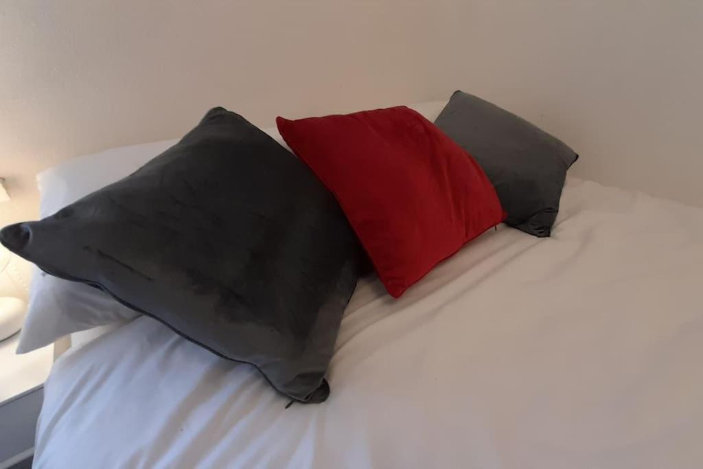 קארדיף Spacious 4 Bedroom, Free Netflix, Central Location מראה חיצוני תמונה