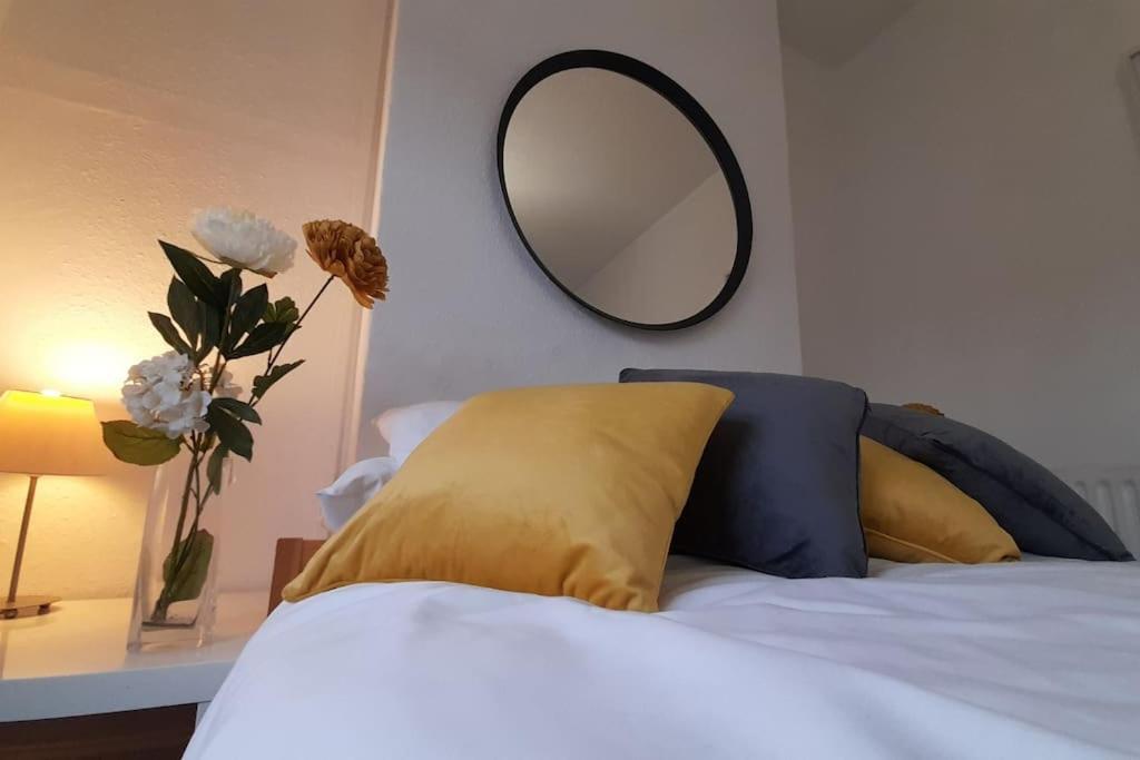 קארדיף Spacious 4 Bedroom, Free Netflix, Central Location מראה חיצוני תמונה