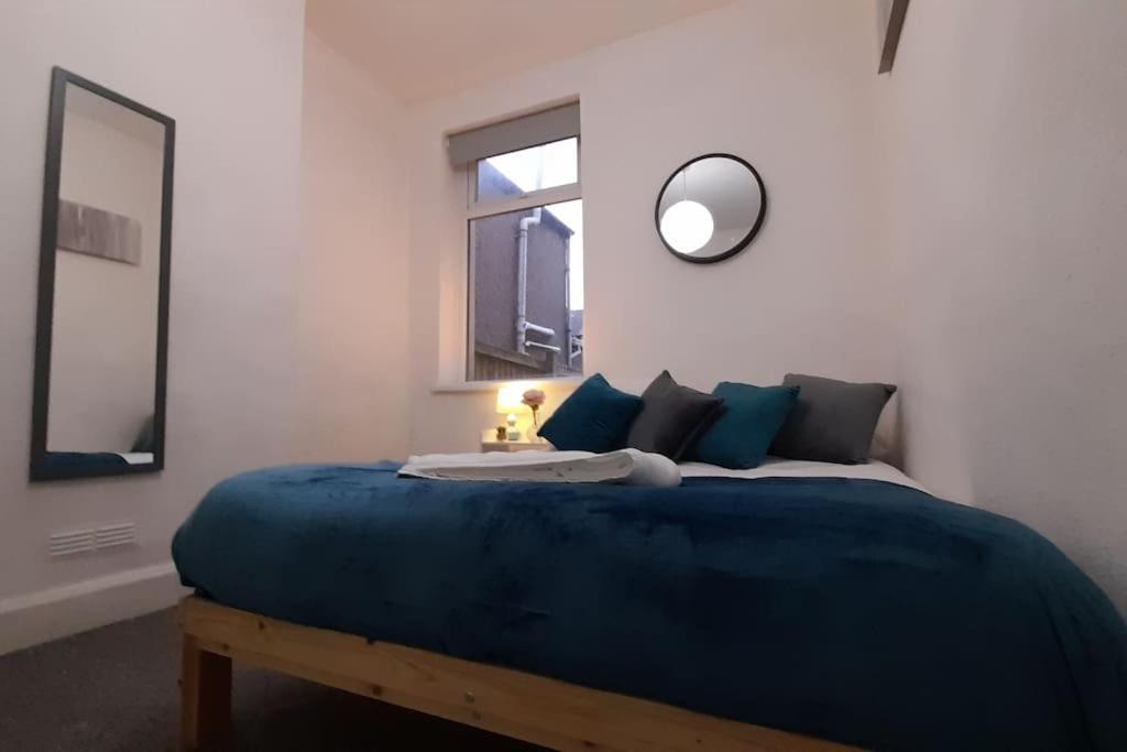 קארדיף Spacious 4 Bedroom, Free Netflix, Central Location מראה חיצוני תמונה