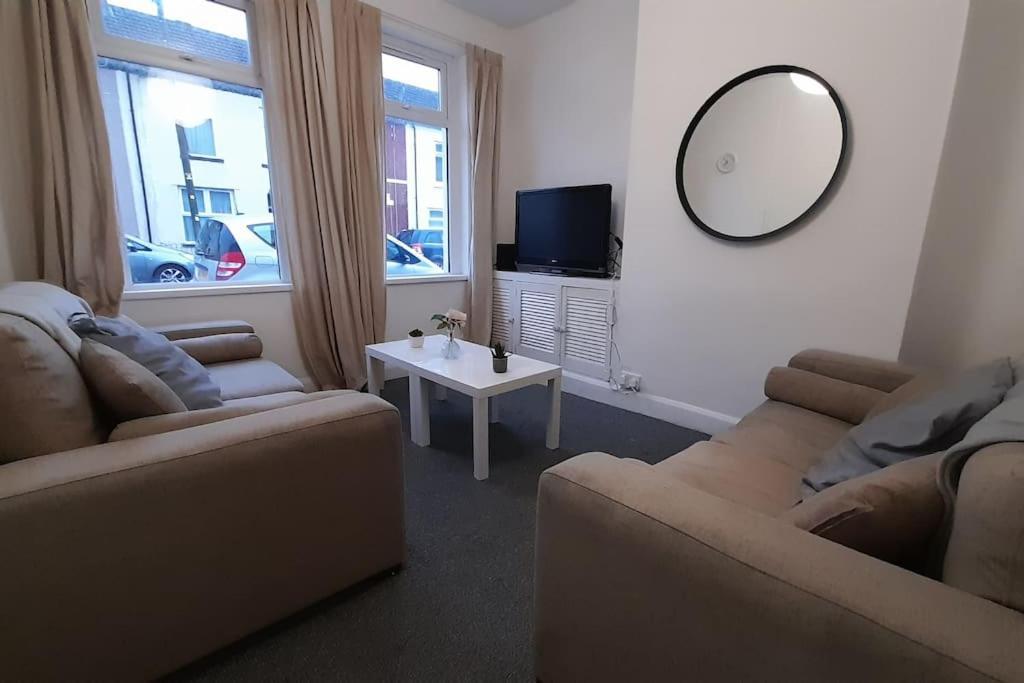 קארדיף Spacious 4 Bedroom, Free Netflix, Central Location מראה חיצוני תמונה