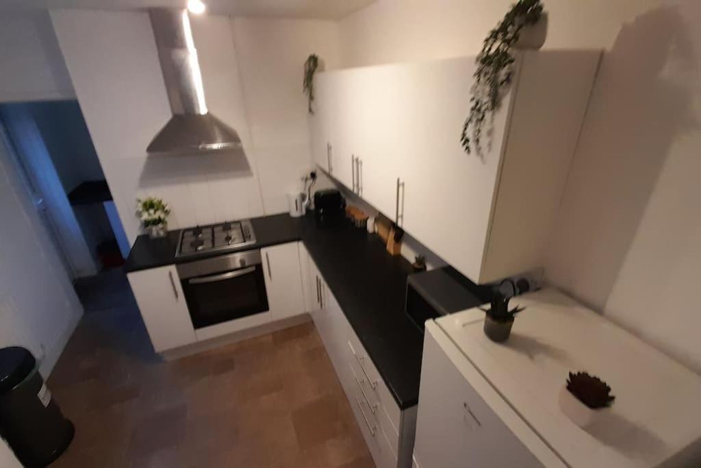 קארדיף Spacious 4 Bedroom, Free Netflix, Central Location מראה חיצוני תמונה