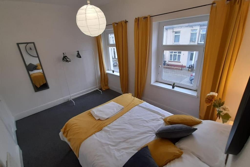 קארדיף Spacious 4 Bedroom, Free Netflix, Central Location מראה חיצוני תמונה