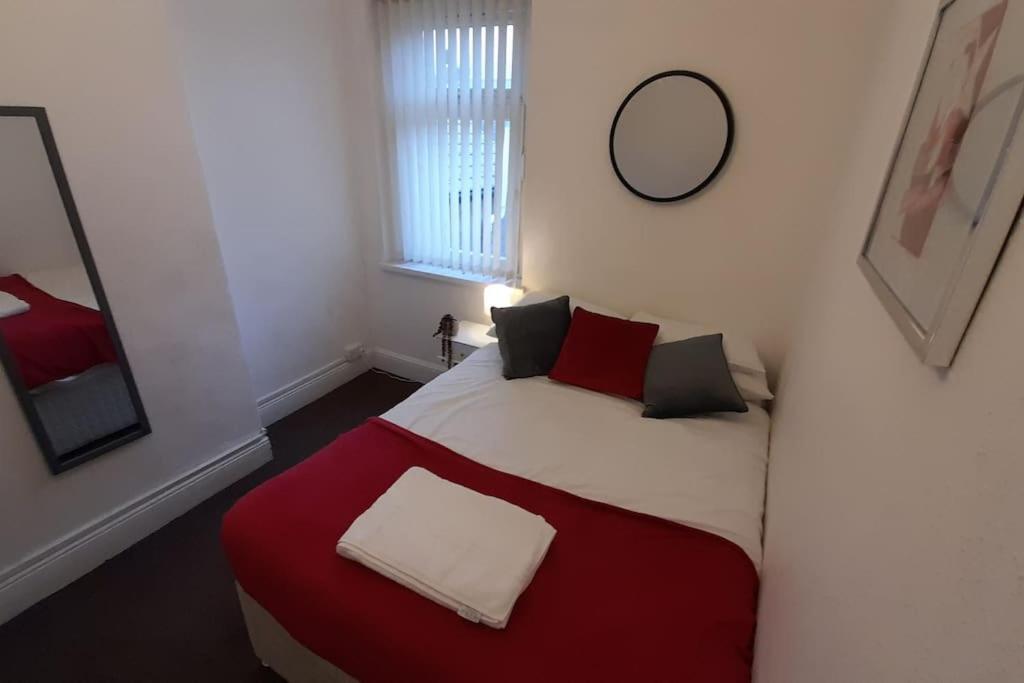 קארדיף Spacious 4 Bedroom, Free Netflix, Central Location מראה חיצוני תמונה