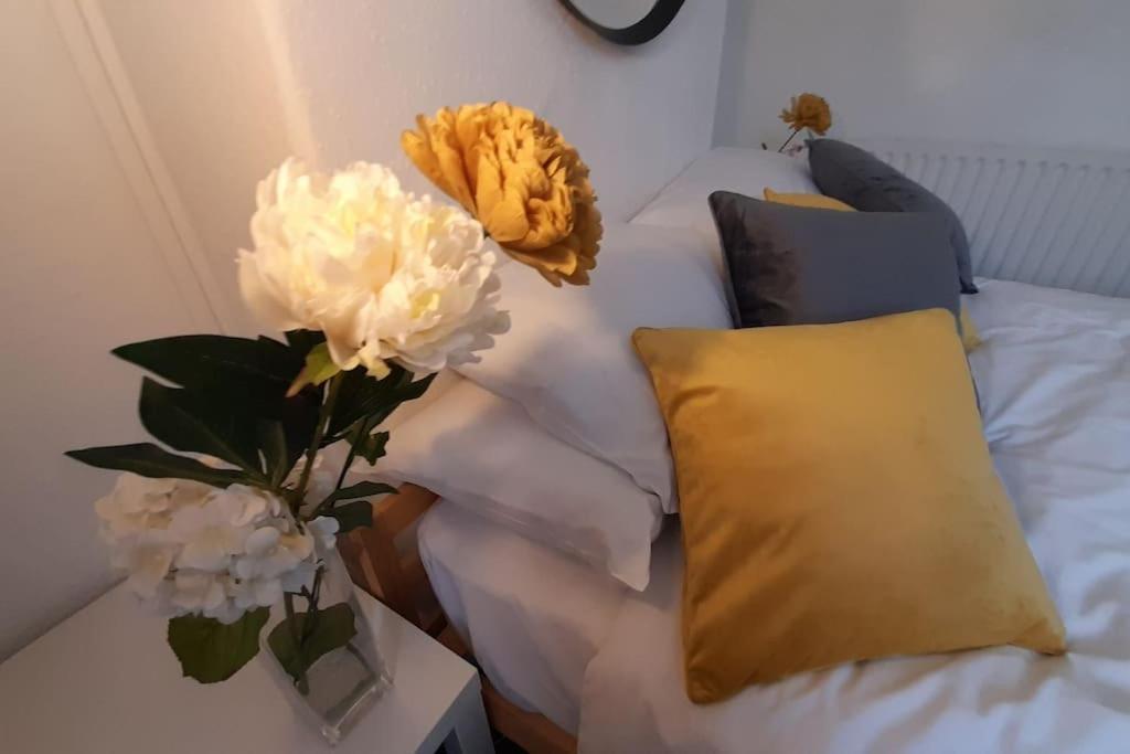 קארדיף Spacious 4 Bedroom, Free Netflix, Central Location מראה חיצוני תמונה